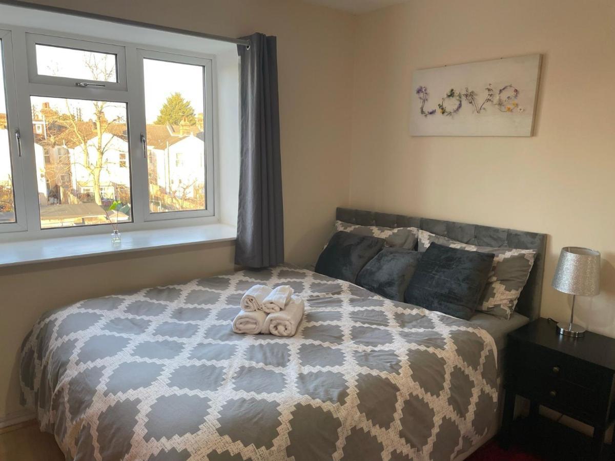 Nnk Air Bnb Enfield Buitenkant foto