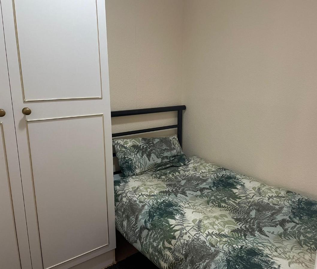 Nnk Air Bnb Enfield Buitenkant foto