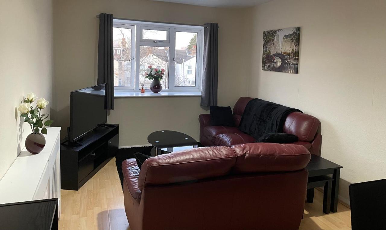 Nnk Air Bnb Enfield Buitenkant foto