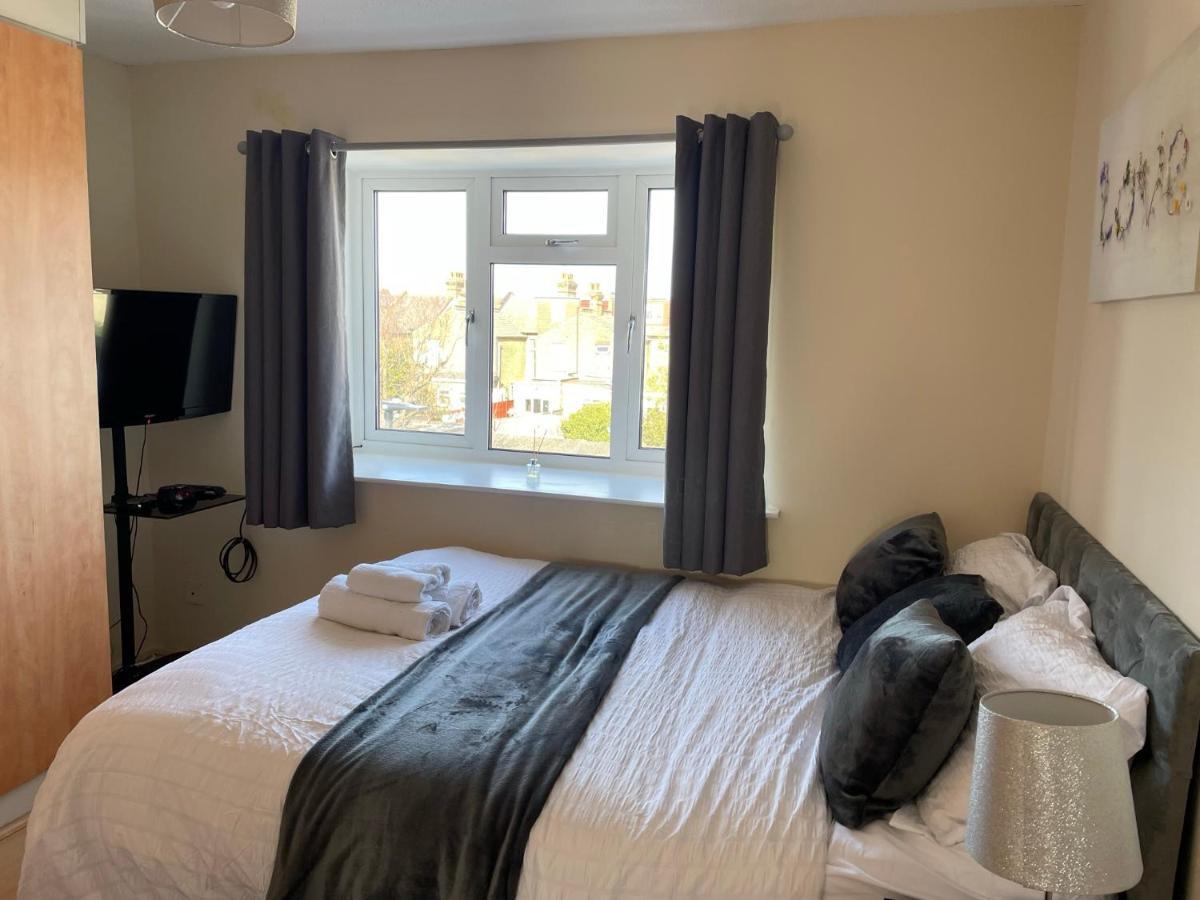 Nnk Air Bnb Enfield Buitenkant foto